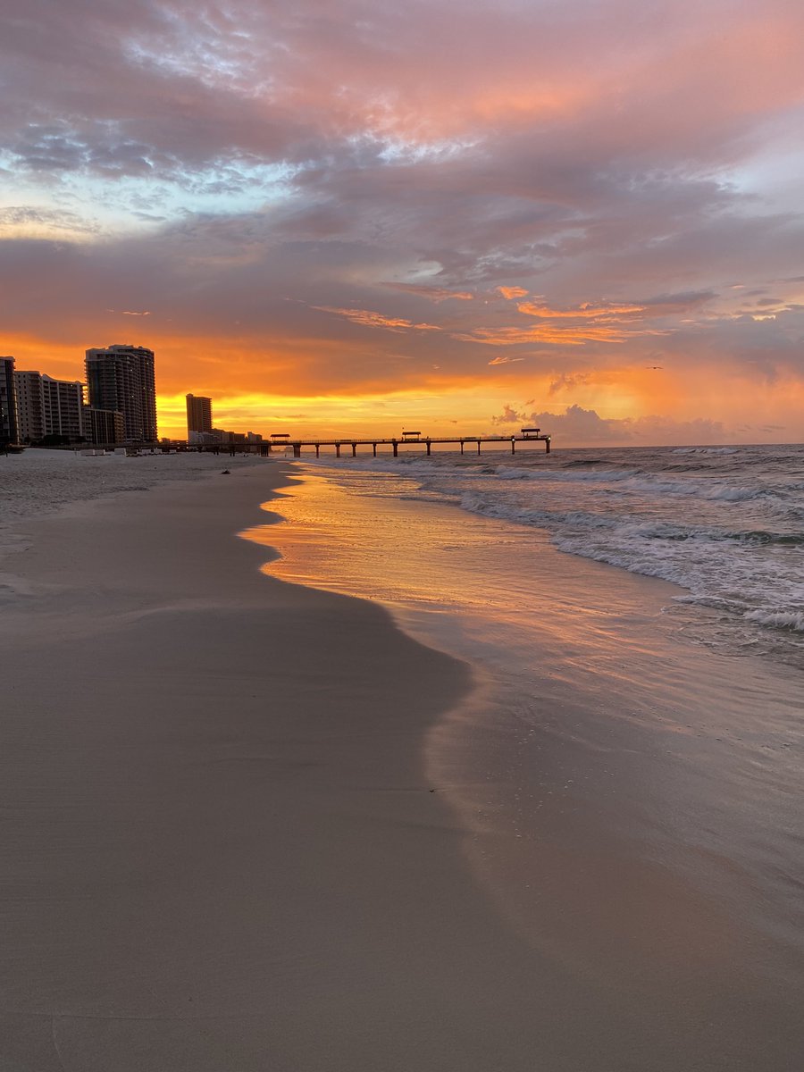 LeahJacobs77's tweet photo. Good Morning from Orange Beach, AL‼️ 
Sunrise &amp; Rainbows @spann https://t.co/J4gNUUFM6Z