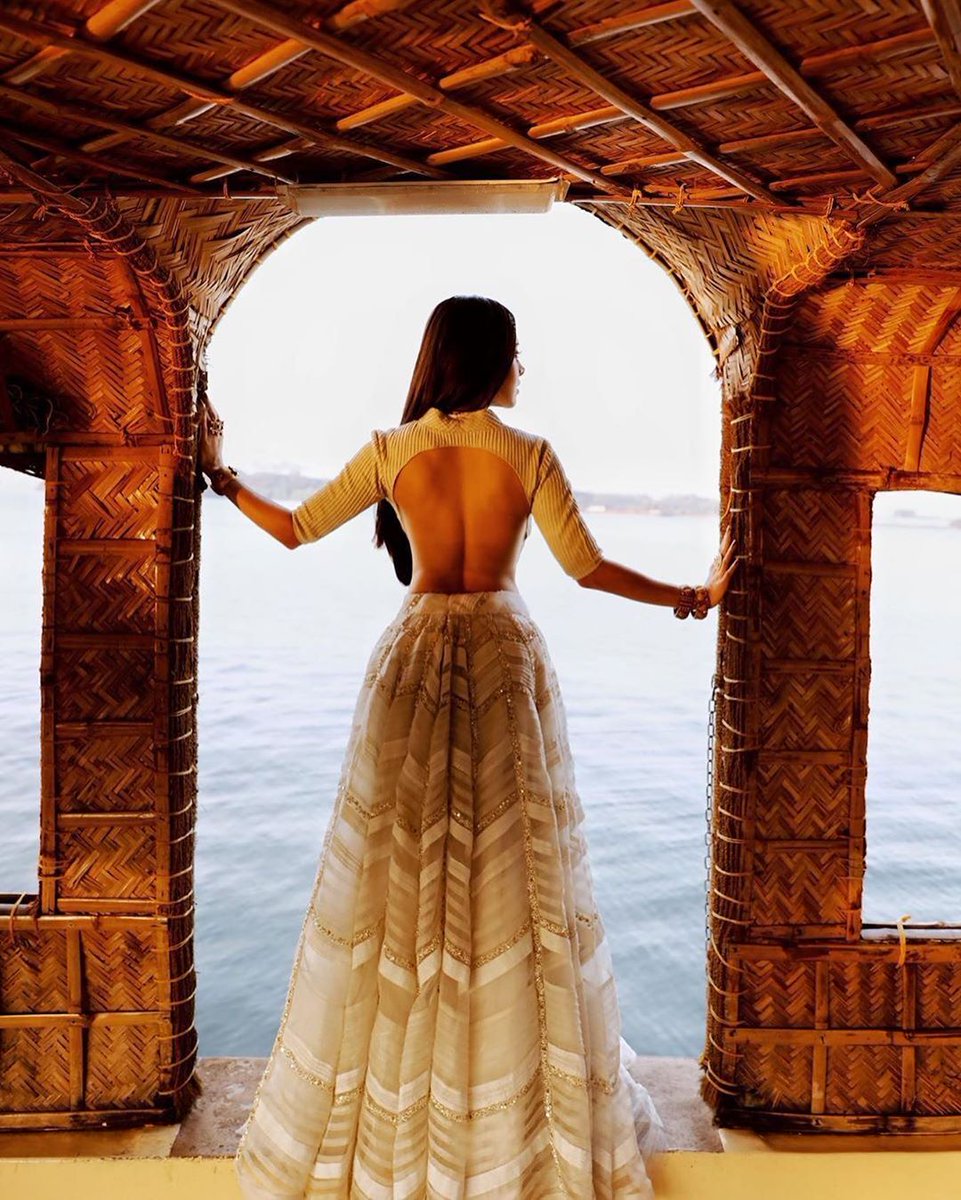 UrbanAsian's tweet photo. for an hour or an half, i just lost myself there.......😍😍
Gorgeous @Nushrratt .
.
.
.
.
.
.
#nushratbharucha
#lake #lakeview #backlessgown #bollywood #southasian #urbanasian https://t.co/yz9wM14XDd