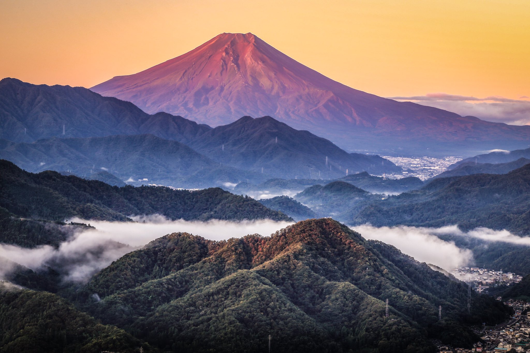 新 富士山景 神気 Shinki 橋向 真 赤富士ってなんでこんなにカッコいいんだろう ちなみに雪の無い富士山が 赤富士 雪の有る富士山が 紅富士 って言います 新富士山景 T Co Sluljxsbpa Twitter