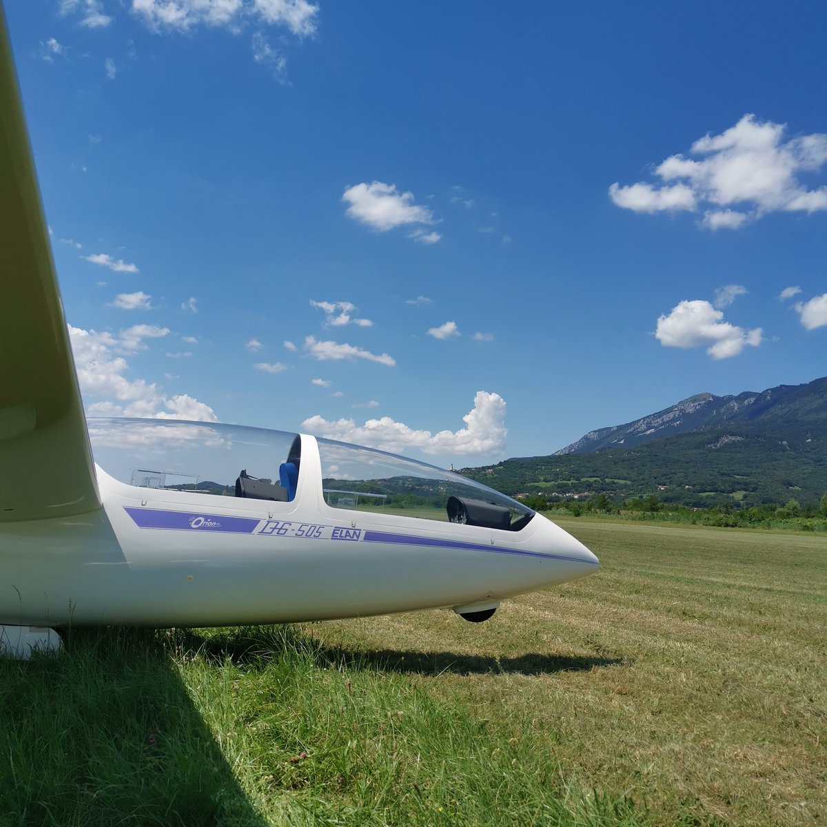 SekA_1448's tweet photo. Today is my lucky day. Will be taking this beauty to the clouds. #dg500 #elan #ajdovščina #ajdovscina #wajdusna #Slovenia #gliding https://t.co/SD4eHsHQWA