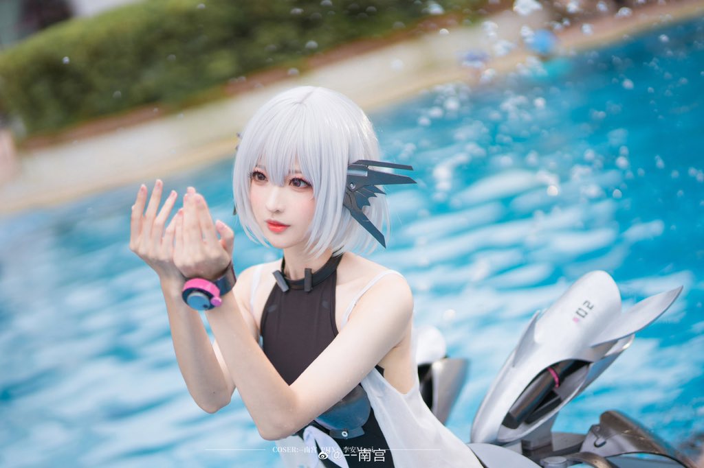 #战双帕弥什 #cos正片 
深海少女

「想要触碰你的心情在意识海里无休止的生长……」

丽芙·仰光 ：@nangongOVO 
摄影：@moaihl 
统筹：@薮猫文化 https://t.co/WDimKRNx4l