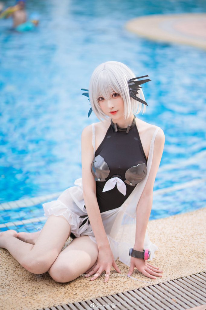 #战双帕弥什 #cos正片 
深海少女

「想要触碰你的心情在意识海里无休止的生长……」

丽芙·仰光 ：@nangongOVO 
摄影：@moaihl 
统筹：@薮猫文化 https://t.co/WDimKRNx4l