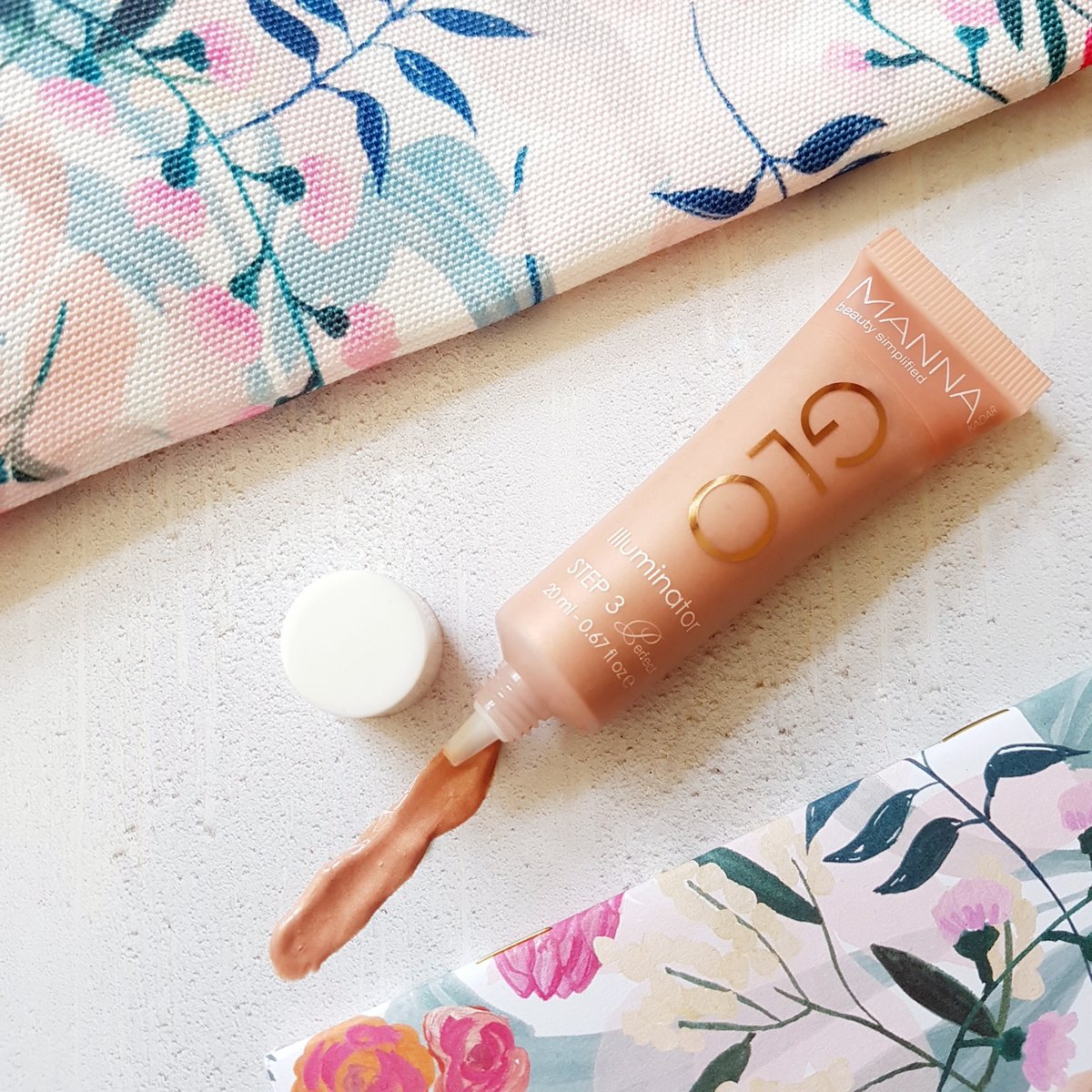 littleknownbox's tweet photo. Spotlight on: Manna Kadar Cosmetics π #mannababeβ£
β£
We included this gorgeous Manna Kadar Glo Illuminator in our latest edit, which gives your skin an instantly radiant finish. Apply on its own or mix with your foundation for a sun kissed glow β¨
Have you tried yours yet? https://t.co/VdMFRAxsKJ