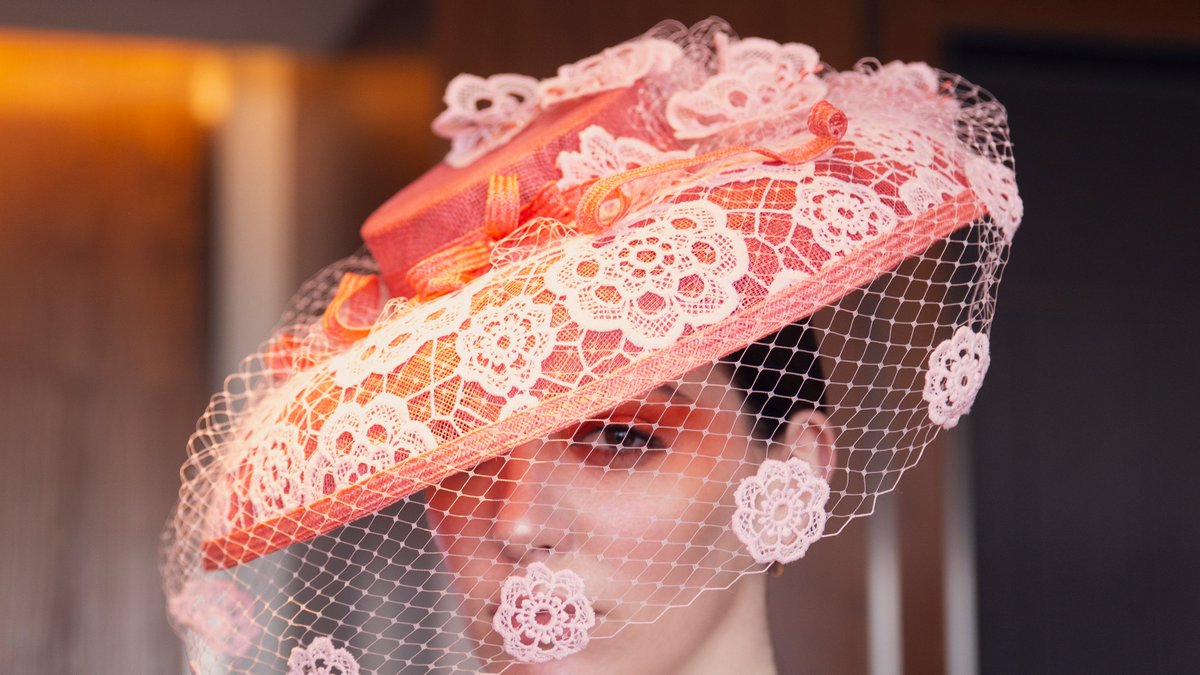 stylewithgrace's tweet photo. Preview of @XTerrace #LondonHatWeek2020 in @eclipse_racing #magazine featuring #milliners #aroundtheworld
Theme is #ToFutureAndBack with 1940's #Retrostyle #hats by #KarenBailey #DieHutisserie & #ElisabethLouise #RockItForRacing Full Exhibition 8-11Oct https://t.co/wmM3krBxGL https://t.co/b0qW8BwuZp