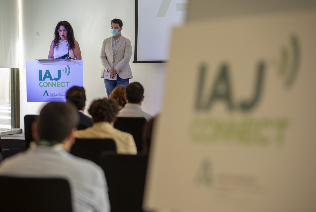 IAJuventud's tweet photo. Reforzamos la formación de los jóvenes con nuestra primera plataforma on line de cursos gratuitos 🔝, presentada hoy por la consejera de @IgualdadAND, @RocioRuizDom

✅Herramienta integral que garantiza la formación en la nueva realidad

👉 Descúbrela aquí https://t.co/Mcu3ojVzbj https://t.co/Pax74oQWtX