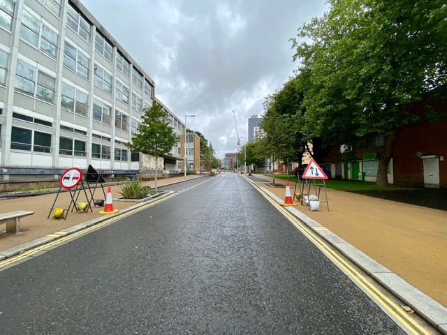 AlunGriffiths_'s tweet image. PROJECT NEWS: 
Surfacing works and pavement widening at Kingsway Swansea is complete! Two-way traffic now in operation and new, wider footways provide plenty of room for social distancing. 
#KingswayTwoWay #PlotYourRoute 
@SwanseaCouncil @4theregion @swanseaBID   @BigHeartSwansea