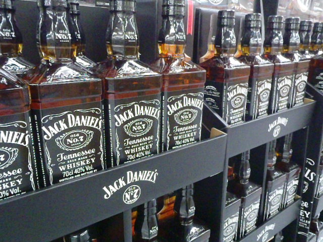 地下2階お酒売場～ アメリカ発のウイスキー JACKDANIEL'Sは、水割り