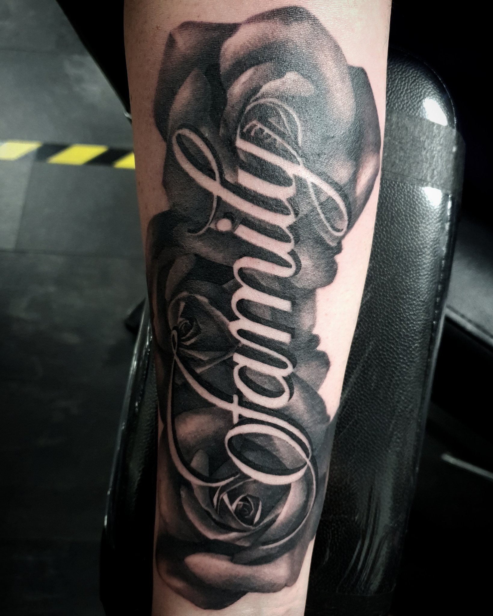 Discover 70+ family with roses tattoo latest in.cdgdbentre