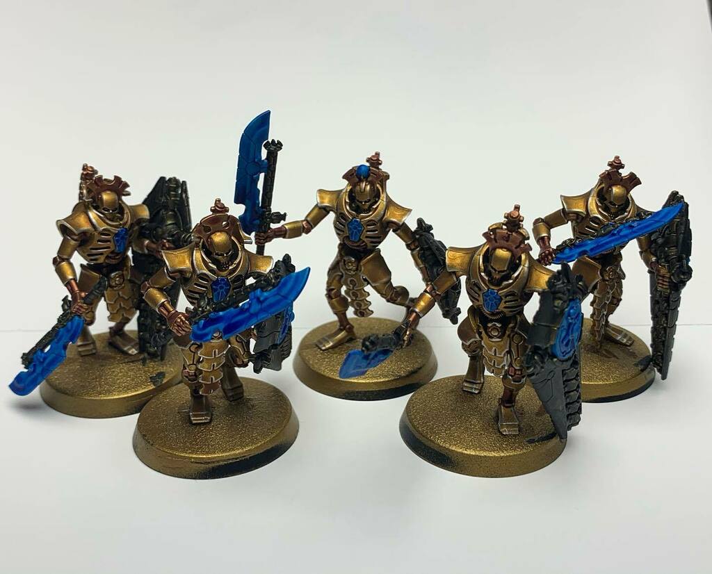 purplemonkey790's tweet photo. Finished my test unit for my necrons. Just in time! Bring on that Indomitus box! #new40k #warhammer #warhammer40k #warhammer40000 #40k #necrons #testunit #blue #gold #paintingwarhammer #warhammercommunity #thehobbyroom #warmongers https://t.co/VUeihMWwtE