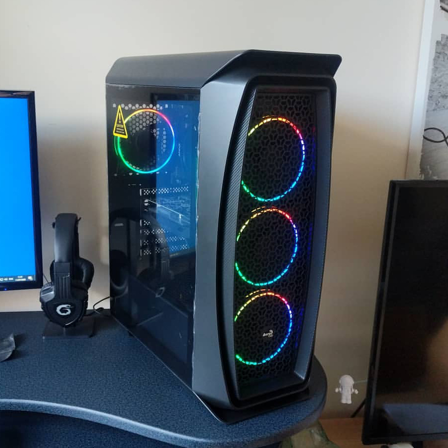 AERO ONE FROST Semitorre RGB
🌀 3 ventiladores RGB Fixed delanteros + 1 ventilador RGB Fixed posterior
🌀 Panel lateral total de cristal templado
🌀 Panel frontal con diseño de rejilla
🌀 Diseño de cámara dual para mejor ventilación
🛒 aerocool.es
#aerocool #pc