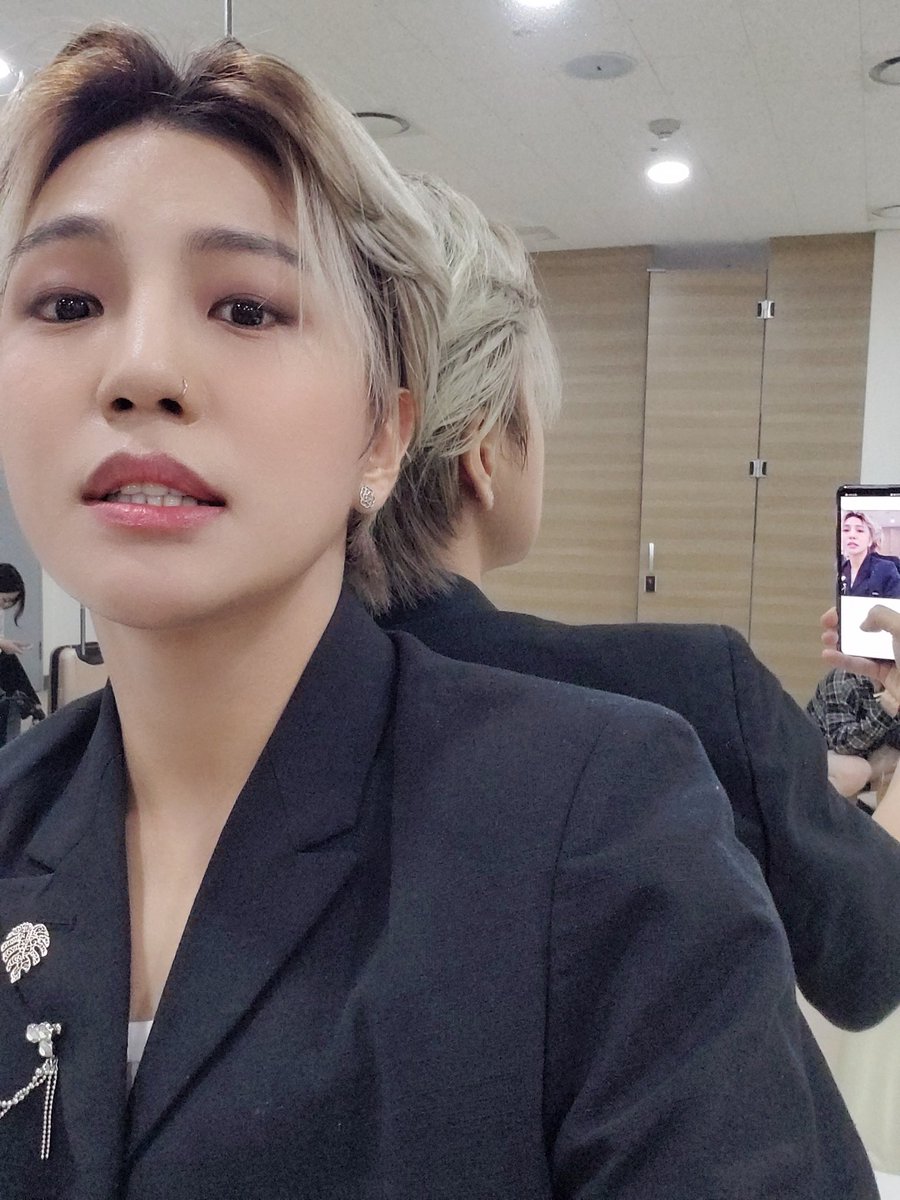 Bonus round: Donghun and Sehyoon!I fear I will never recover from this DongDong. 