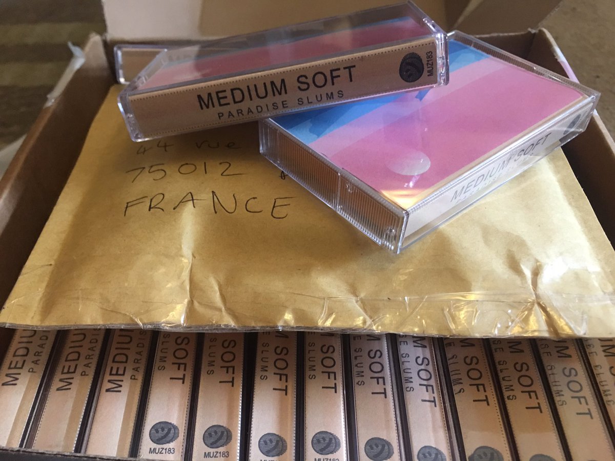 _mediumsoft's tweet image. Mailing tapes today! One going to Portland and one going to Paris 🌴💕 support poor people at mediumsoft.bandcamp.com/album/paradise… pay as much or as little as you’d like! And pls don’t laugh at my handwriting 😎