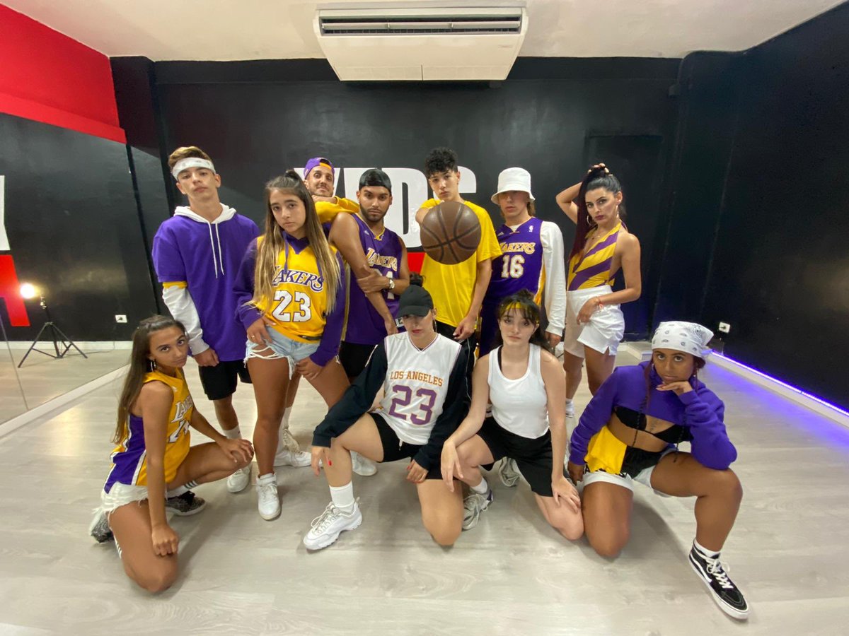 YFDSFAM's tweet photo. ⚠️¡ATENCIÓN!⚠️ Prepárate porque... Esta tarde a las 15:00 tenemos NUEVO VÍDEO en nuestro canal de YOUTUBE - YUFUNKDANCESCHOOL YFDS - ¡Suscríbete si todavía no lo has hecho para que seas el primero en verlo!
——————————
🏀A CORRER LOS LAKERS🏀 Coreografía - @yurenadelarosa https://t.co/UzZo39xYFE
