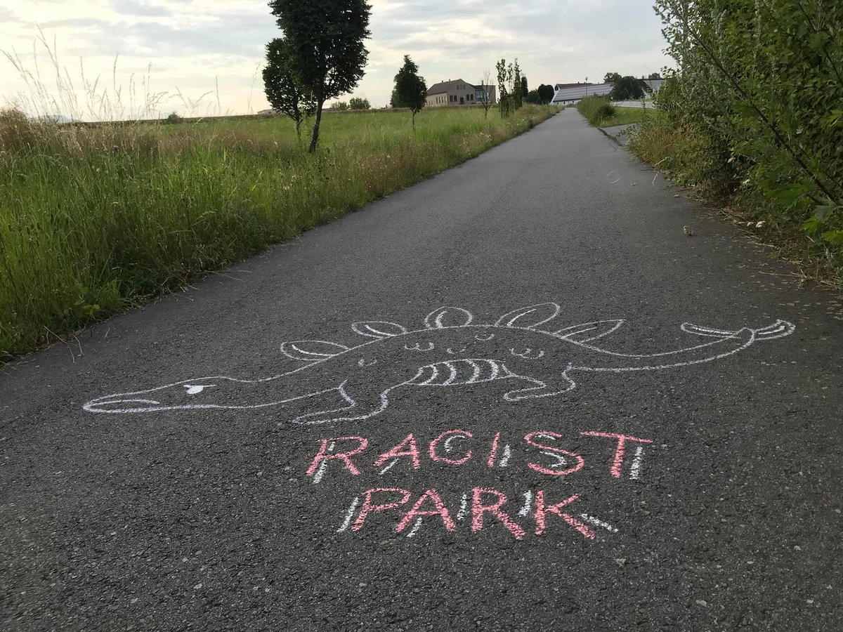 DerSuperMicha's tweet photo. Dieser tage gibt es auch gelegentlich schöne Bilder von der #B96! #Zittau #Bautzen #RacistPark @DiePARTEI @DiePARTEI_BZ https://t.co/b3srfmuP2X