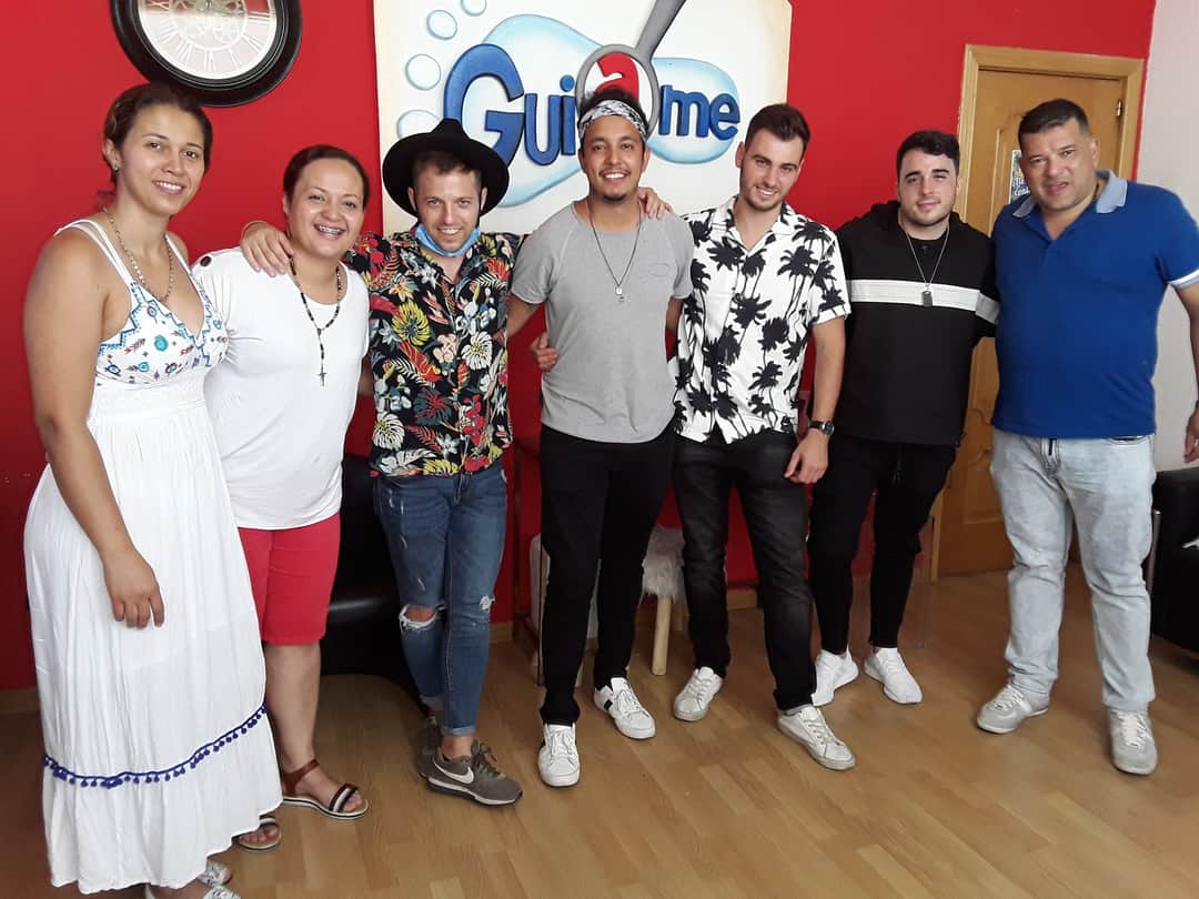 foryoubanda's tweet photo. Gran finde de promo en #Sevilla y #Madrid, presentando nuestro nuevo single #María. Muchas gracias a todos los medios y periodistas por la acogida y el cariño siempre. 

Si aún no habéis visto nuestro último videoclip: 🍭💃https://t.co/wUbHButlWN https://t.co/g7CDh7snAM