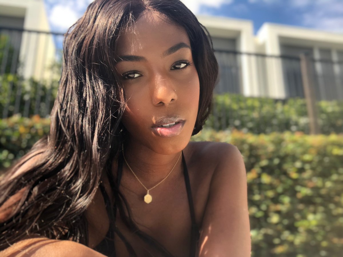 itsmonamarie's tweet photo. was windy as fuck but I made it work. 🧚🏾

go follow my IG @itsmonamarie https://t.co/yzntBLsgHk