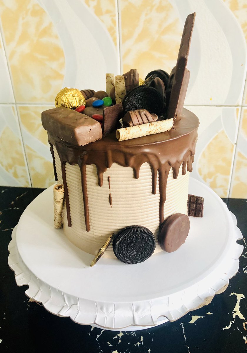 Nyca_Bakery's tweet photo. Don’t we love chocolate🍫🍫 
#Allchocolatecake
#6”inches
#3layeredcake
#200ghc
#Contact NyCa Bakery 
#Webakeit-Youeatit!
#Whatsapp or Call 0243786040 https://t.co/03jfZsYXEb
