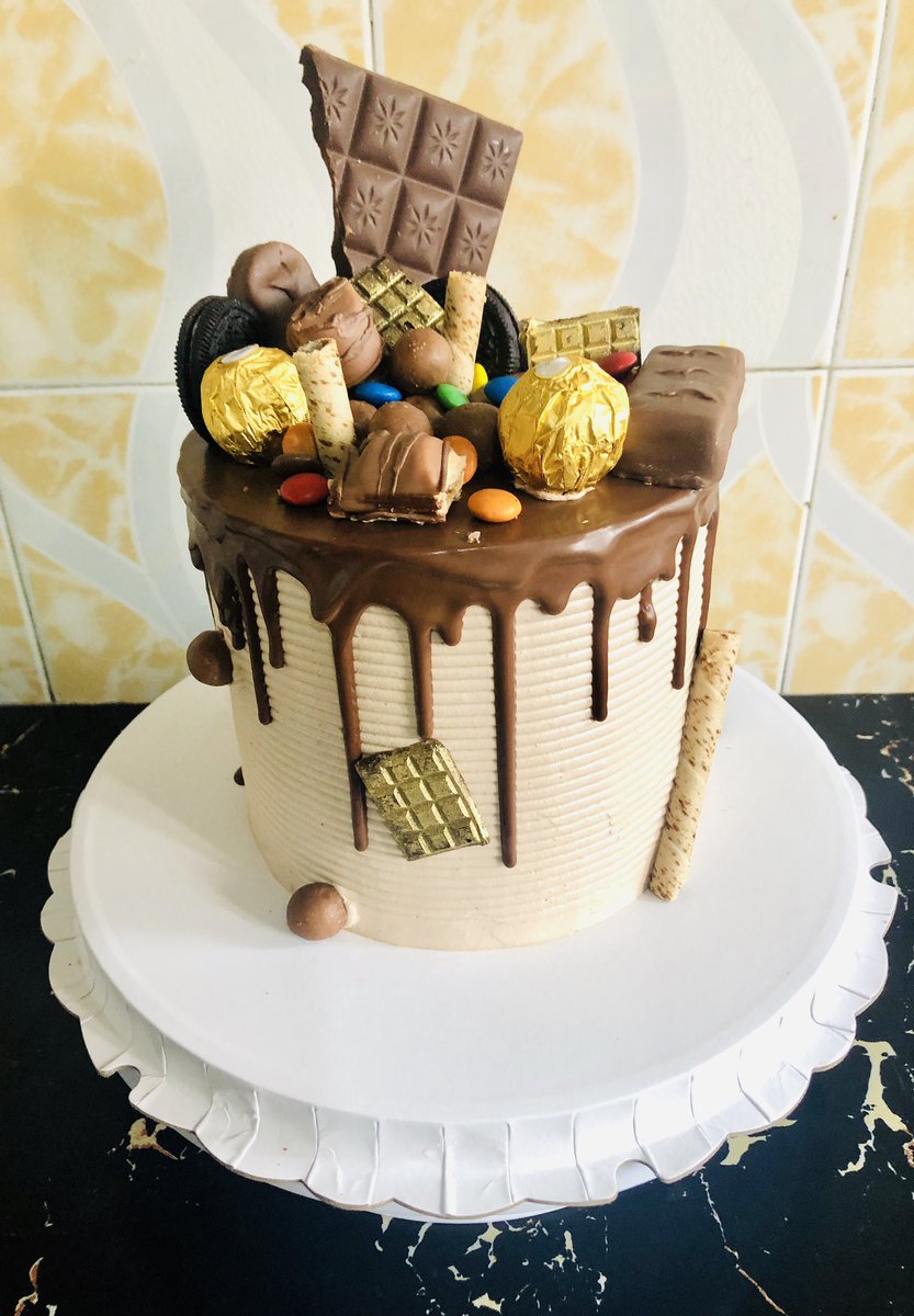 Nyca_Bakery's tweet photo. Don’t we love chocolate🍫🍫 
#Allchocolatecake
#6”inches
#3layeredcake
#200ghc
#Contact NyCa Bakery 
#Webakeit-Youeatit!
#Whatsapp or Call 0243786040 https://t.co/03jfZsYXEb
