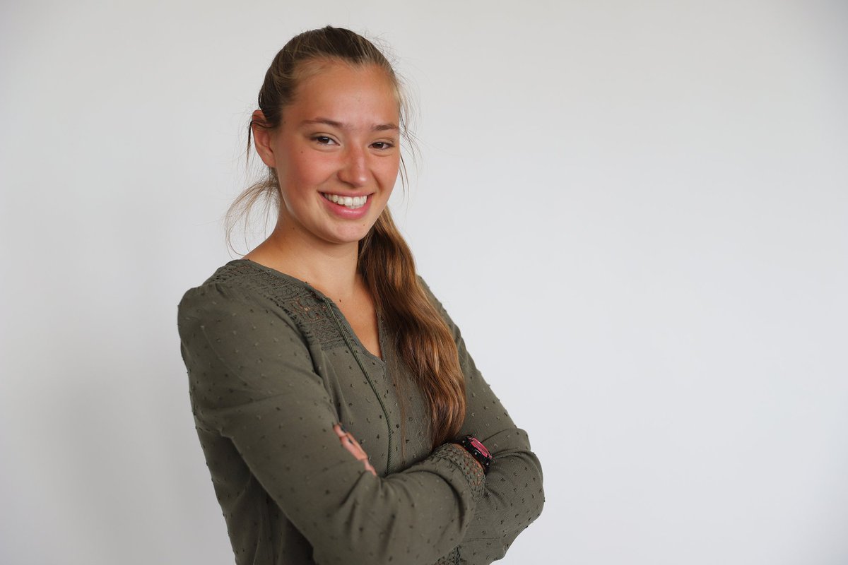 evonikantwerpen's tweet photo. Rianne is één van de afgestudeerden van het duaal leren programma bij Evonik. "Ik koos voor duaal leren omdat ik al een sterke chemische achtergrond had." Ze kon in 2019 aan de slag bij Evonik. Lees haar volledige verhaal hier: https://t.co/HCTlcFDz6J #HumanChemistry https://t.co/hbiwz6QD6D
