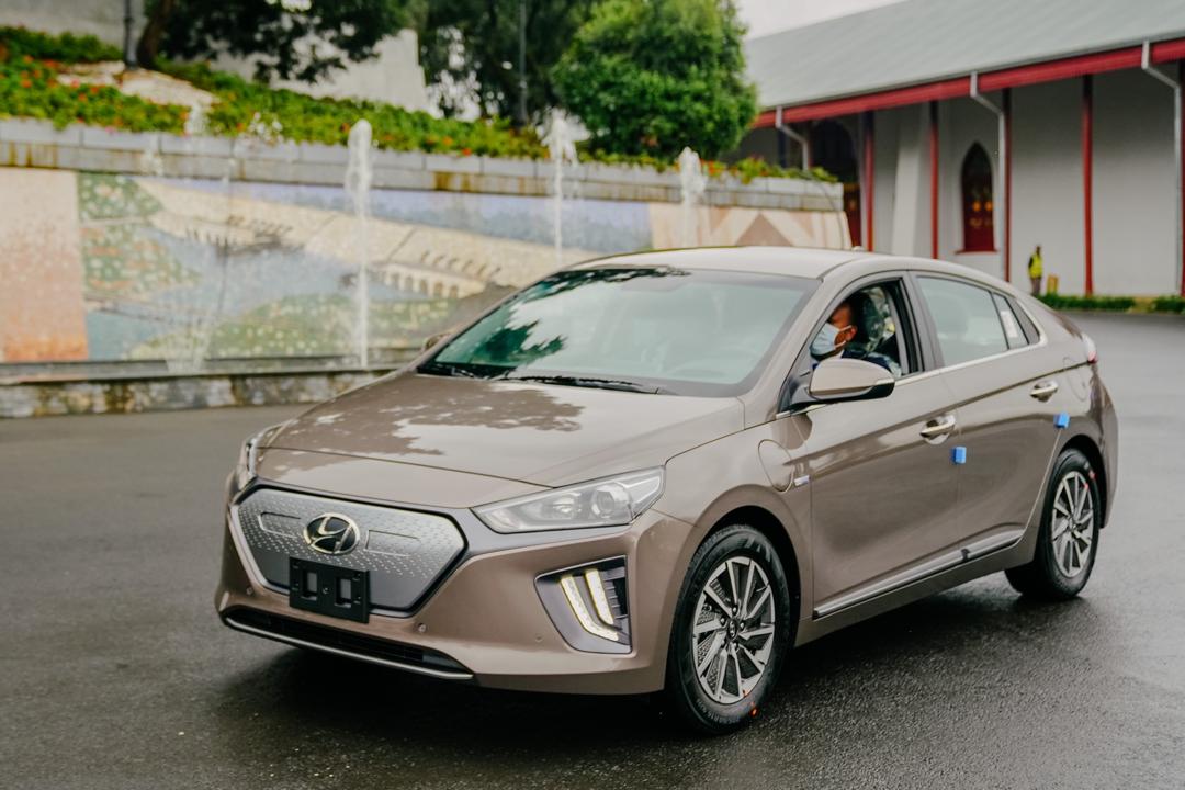 AfricaFactsZone's tweet photo. Ethiopia's first fully locally assembled electric car. https://t.co/EThRkTMzlF
