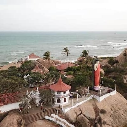 tropical_ceylon's tweet photo. #kirindatemple is an ideal place to away from the hustle bustle of the city. Close to the Kirinda temple is a bass of reefs. Gradually scuba divers are diving in this area.
#kirinda #kirindabeach  #tissamaharama #rocktemple #beachtemple #lovebuddhism #lordbuddha #beachdestination https://t.co/YP7jbaUGVd