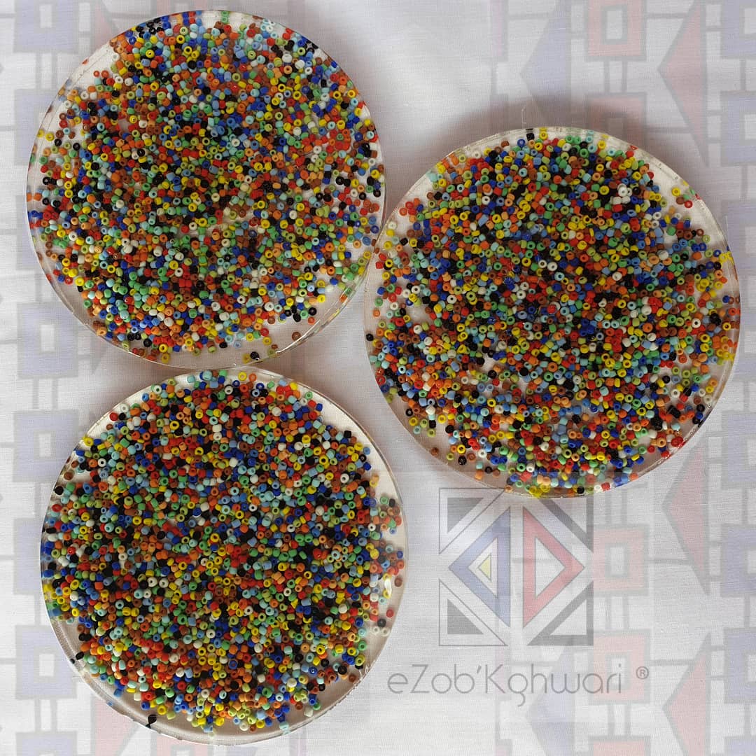ezobkghwari's tweet photo. eZob’Kghwari clear beaded resin coasters 130mm
• 1 for R150
• 3 for R300
• 6 for R600
#ezobkghwari #resincoasters #craftbrand #isindebelepattern #isidebelecraft #trends #culture #tribal #proudlysouthafrican #djsbu #weservejoburg #JoburgEnterprises #Gauteng #MondayMotivaton https://t.co/YiHUjIFsIU