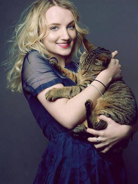 PotterheadPosts's tweet photo. Evanna Lynch has two cats, named Luna and Dumbledore. https://t.co/hvyMQvuieV