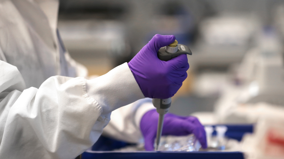 NBCPhiladelphia's tweet image. The world’s biggest COVID-19 vaccine study got underway today. The first of 30,000 volunteers are helping to test the vaccine developed by the National Institutes of Health and Moderna Inc. Here's the latest: on.nbc10.com/iaAIDo7