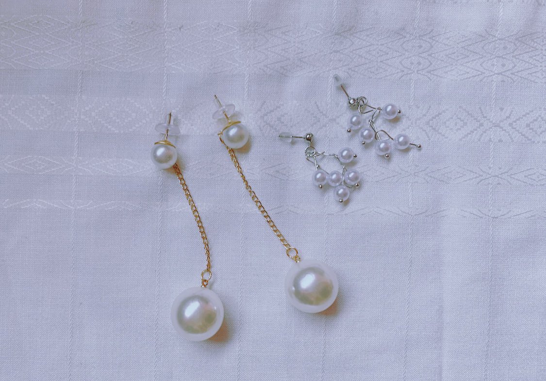 TheTheia_'s tweet photo. Hi everyone! The Theia ada buat giveaways 2 pasang earrings/ bracelet 😆 

Senang je cara nak menang, boleh ikut steps below:

1. Follow twitter @TheTheia_
2. Retweet tweet giveaway tersebut

Mudah kan? Ajak kawan kawan untuk join sekali! 

Winner will be announced in 2 days! https://t.co/4WESl177uJ