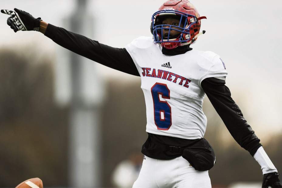 CoachReitz's tweet photo. Every parents worst nightmare is getting that phone call in the middle of the night. You were so talented, charasmatic, and athletic. The entire Jayhawks community is devestated forever. We will be praying for your mom and dad. REST EASY #6 https://t.co/PgmGOTgx0g