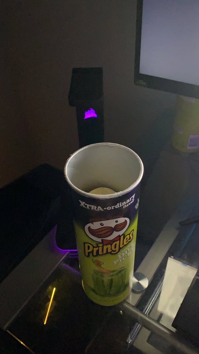 grodrz1's tweet photo. #pringles what the heck, getting 25% of my can empty is not what is supposed to be my surprise when I pop the top! https://t.co/EMbsQ1IQDR