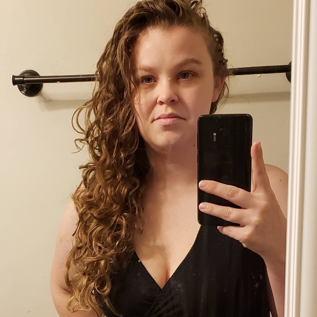 StarZippers's tweet photo. Hello wash day haircut! I know I probably did a million things wrong but buying a house and the pandemic make it difficult to be finding a curly girl familiar stylist at the moment. 

6 to 8 inches in a weird, cut while hanging my head, cut while wet, cu… https://t.co/JLRkGd2whb https://t.co/v6rmLthaN0