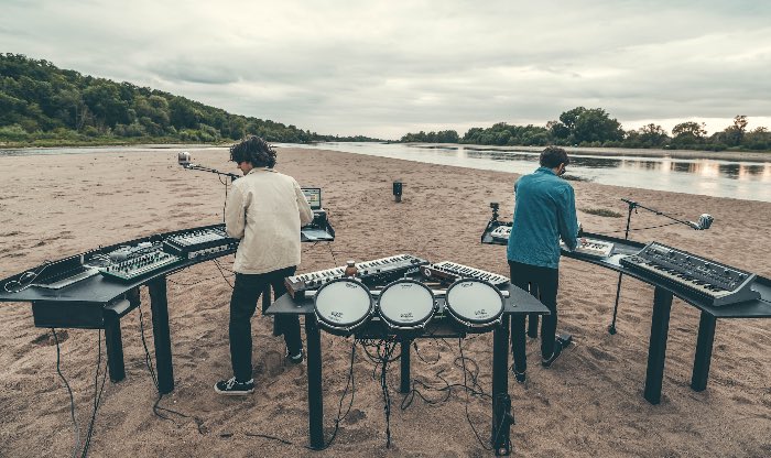 909originals's tweet photo. French electronic duo @wearechambord will be broadcasting live from a UNESCO site at 6pm this eve, backed by a 20 piece orchestra, to raise awareness for the @byebyeplastic movement π
https://t.co/TXSZAhJtVP
#Dance4acause #PlasticFreeParty #dance #livestream #chambord https://t.co/LQnpm4PwXs