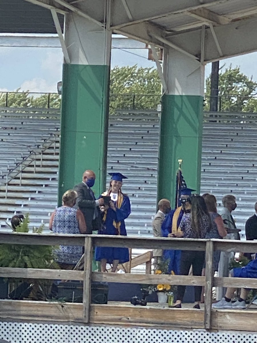 ProfMcNamara's tweet photo. You waited a very long time for this day! 🎓@abbymc2020 https://t.co/JL6jIPkMpM
