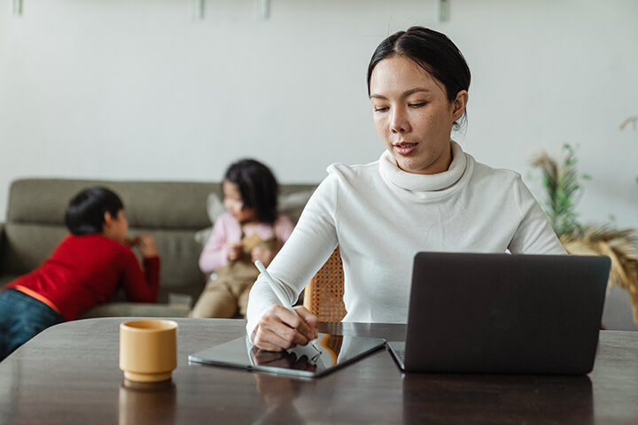 wiseworks's tweet photo. #WFH has its advantages and challenges. For HR exec @janehollman, a huge upside has been the chance to meet children, partners and pets she’s only heard about and seeing colleagues in a new light: https://t.co/q60lxLN1K7 #WISEworks #WISEworksCommunity https://t.co/iCojhj4Mhk