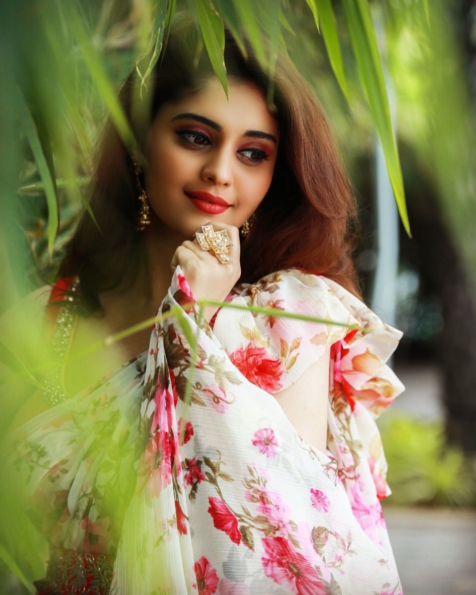 SMTollywood's tweet photo. Gorgeous #Surbhi ❤️
@Surbhiactress #TollywoodActress https://t.co/9K1ClVWvKj