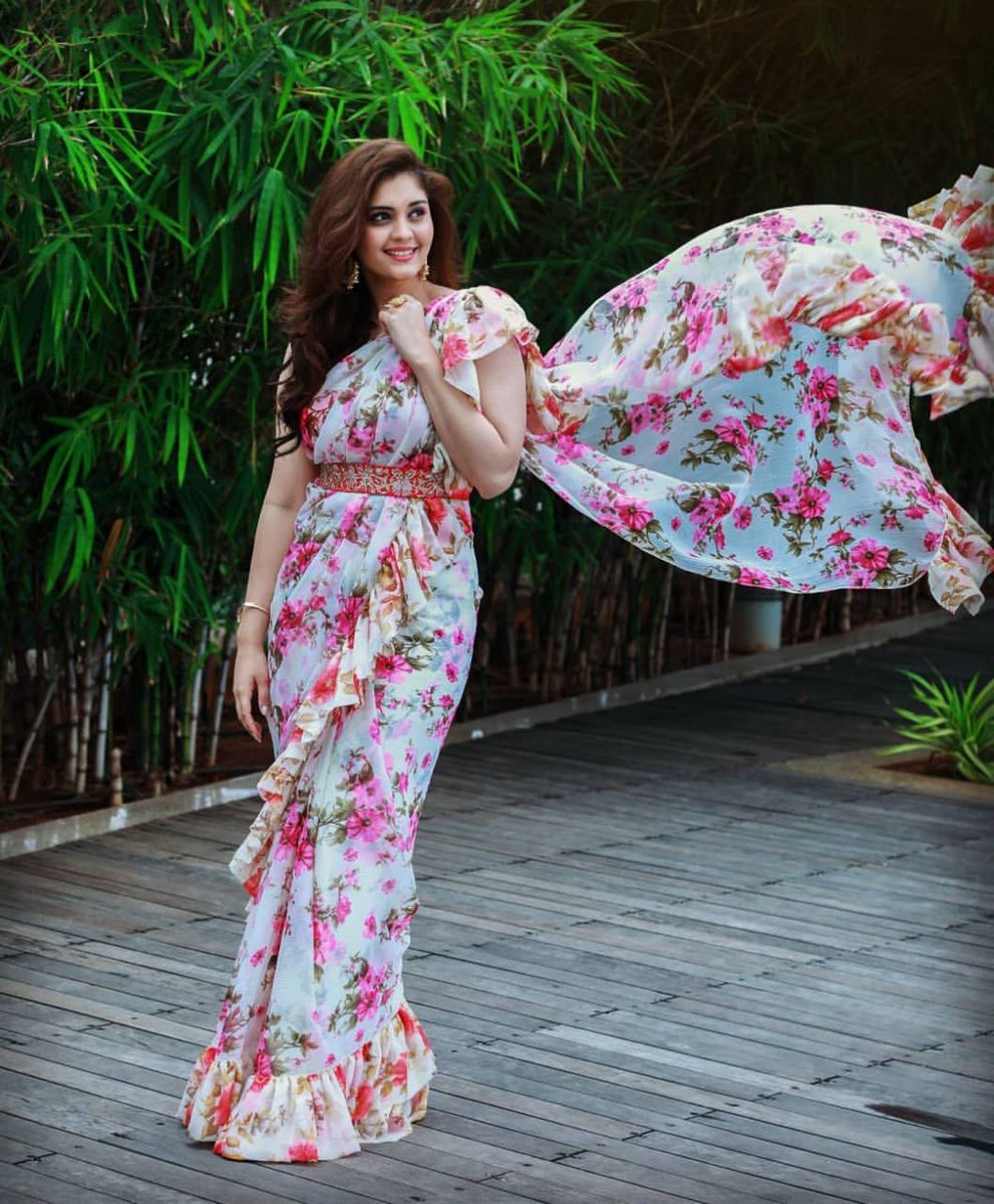 SMTollywood's tweet photo. Gorgeous #Surbhi ❤️
@Surbhiactress #TollywoodActress https://t.co/9K1ClVWvKj