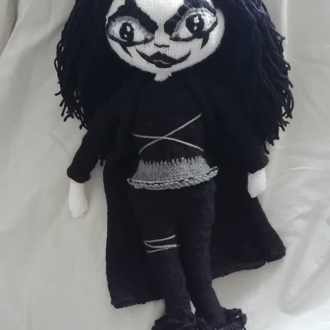 chrisrobsonday's tweet photo. Lockdown knitting continues... Couldn't resist The Crow 🖤🖤 #notprocrastinating #thecrow #goth #knitting #phdlife https://t.co/X31YM7r3Hs