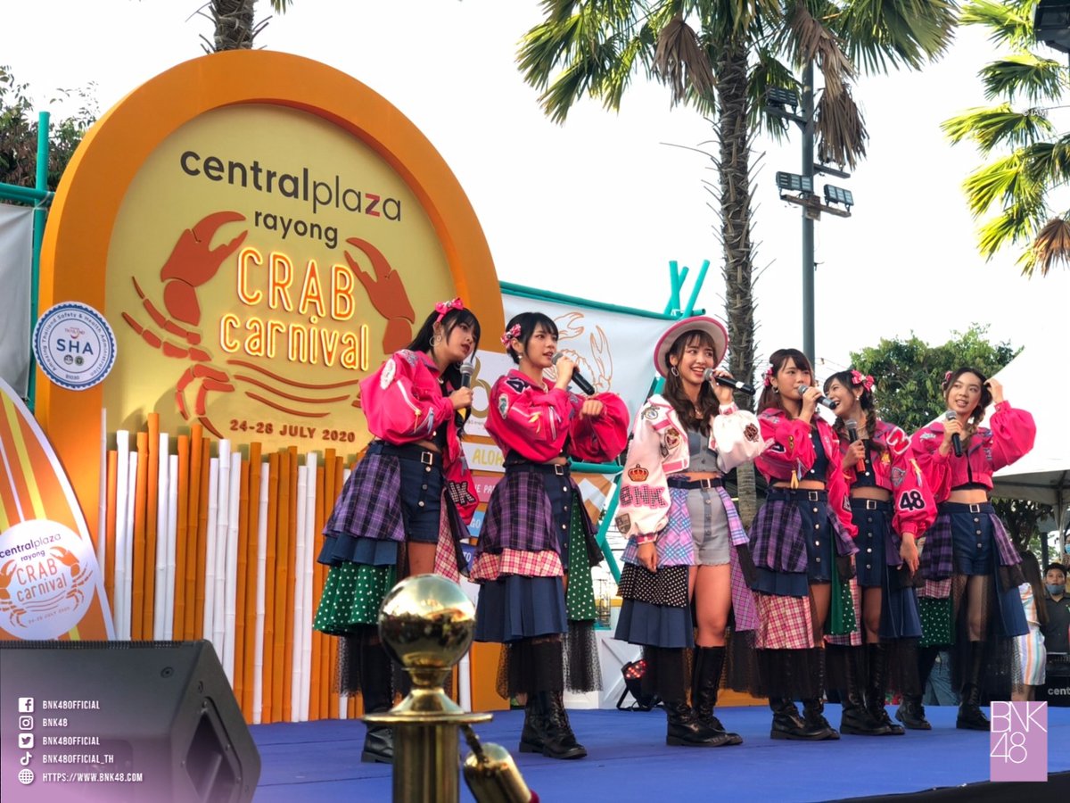 bnk48official's tweet photo. ขอบคุณชาวระยอง และแฟน ๆ ทุกคนที่มาเจอกันวันนี้ในงาน Rayong Crab Canival นะคะ

ไม่ได้เจอกันนานคิดถึงนะคะ วันนี้มาหาแล้วนะ หวังว่าจะสนุกนะคะ 🌽🍿

==========

【MV Full】Heavy Rotation / BNK48
Link >> https://t.co/xl1SZ1iEWM <<

#BNK48
#HeavyRotationTH https://t.co/r1Z4qnHVSJ