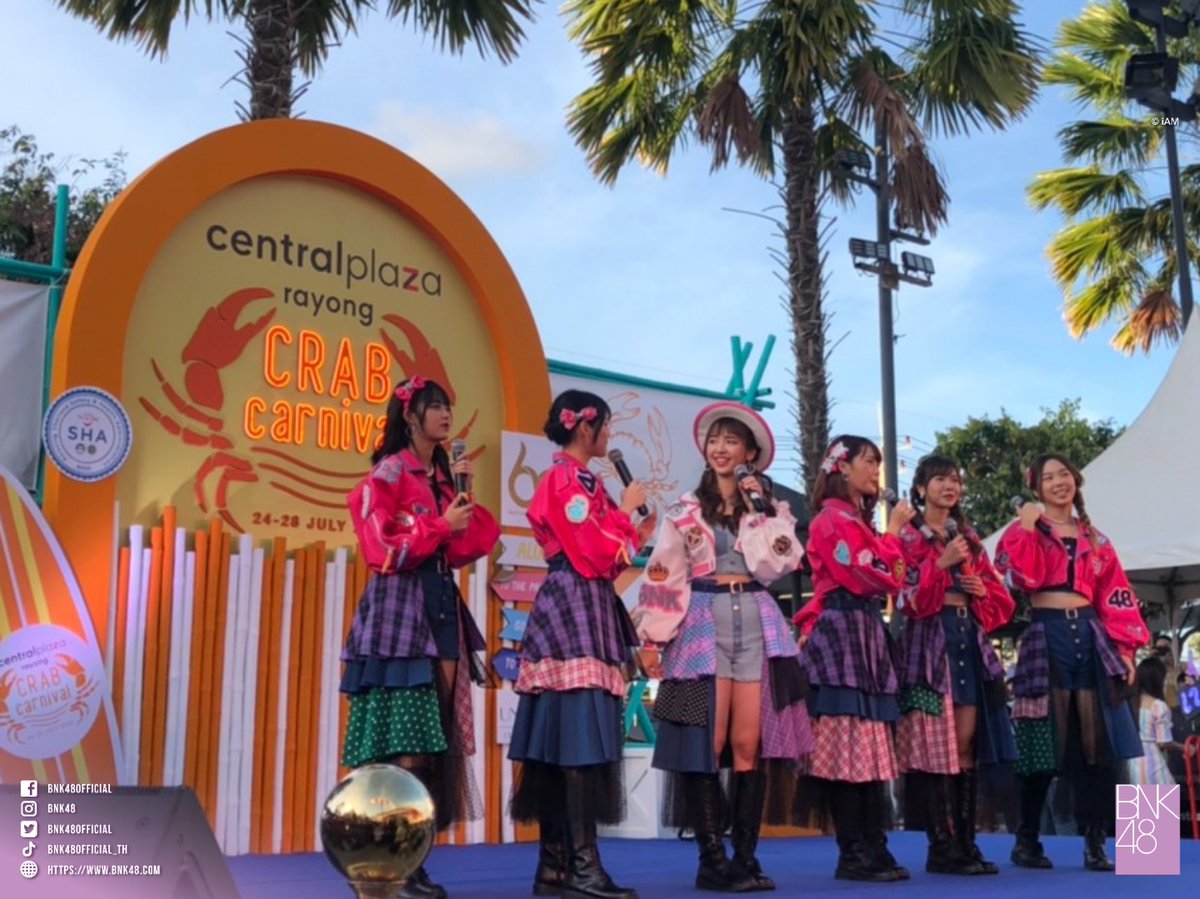 bnk48official's tweet photo. ขอบคุณชาวระยอง และแฟน ๆ ทุกคนที่มาเจอกันวันนี้ในงาน Rayong Crab Canival นะคะ

ไม่ได้เจอกันนานคิดถึงนะคะ วันนี้มาหาแล้วนะ หวังว่าจะสนุกนะคะ 🌽🍿

==========

【MV Full】Heavy Rotation / BNK48
Link >> https://t.co/xl1SZ1iEWM <<

#BNK48
#HeavyRotationTH https://t.co/r1Z4qnHVSJ