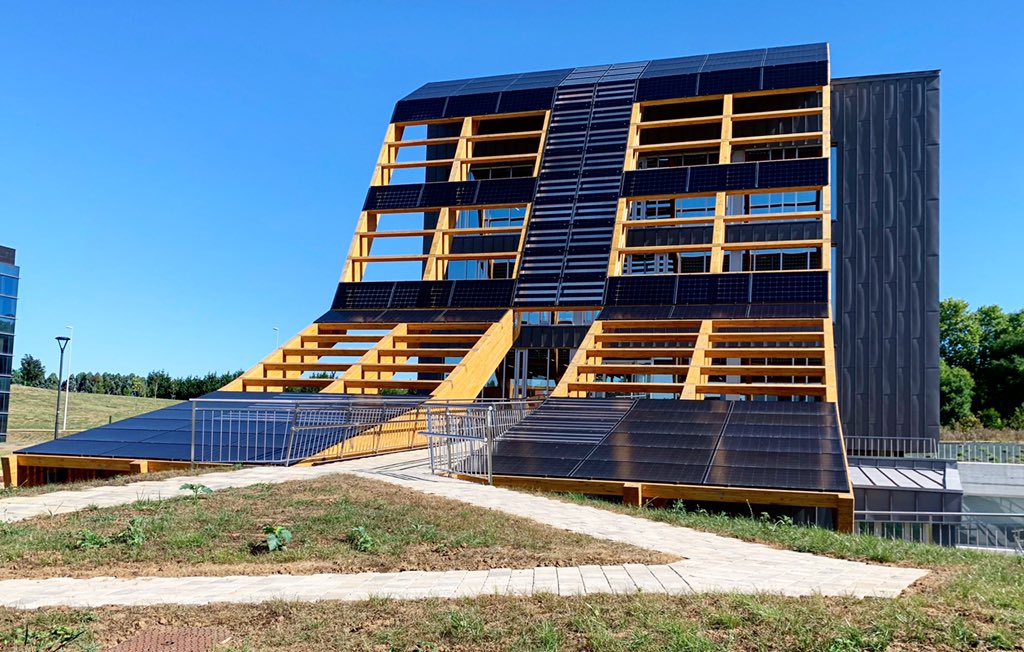 BACK TO WORK! 
Después de casi 6 meses me incorporo de nuevo al trabajo en <a href="/EmpathyCo_/">Empathy.co</a>
👌🏻🌿 Me reciben con una nueva ofi de lo más chulo y eficiente y 40 nuevas caras por conocer. Y es que ya somos 100 empleados! 

Muchas ganas de darlo todo 💪🏼