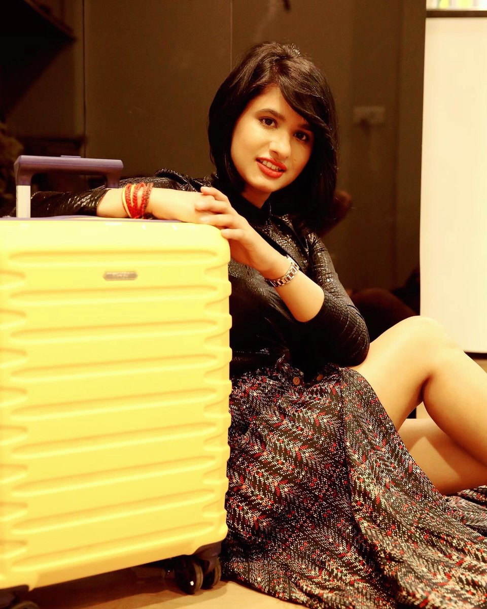 DjGouri's tweet photo. Thank you @verageindia for sending this beautiful bag ๐งณ๐
https://t.co/1iC086cHpM
#djgouri #verageindia https://t.co/NgdcWlhrQ0