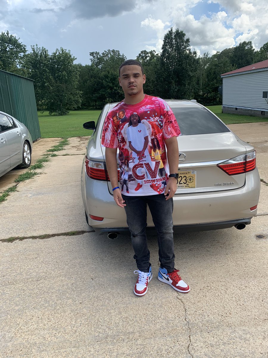 deswhitley5's tweet photo. Happy birthday little bro! 🙏🏾❤️ miss you kid! #LLCV🕊 https://t.co/i06ILgKIq0
