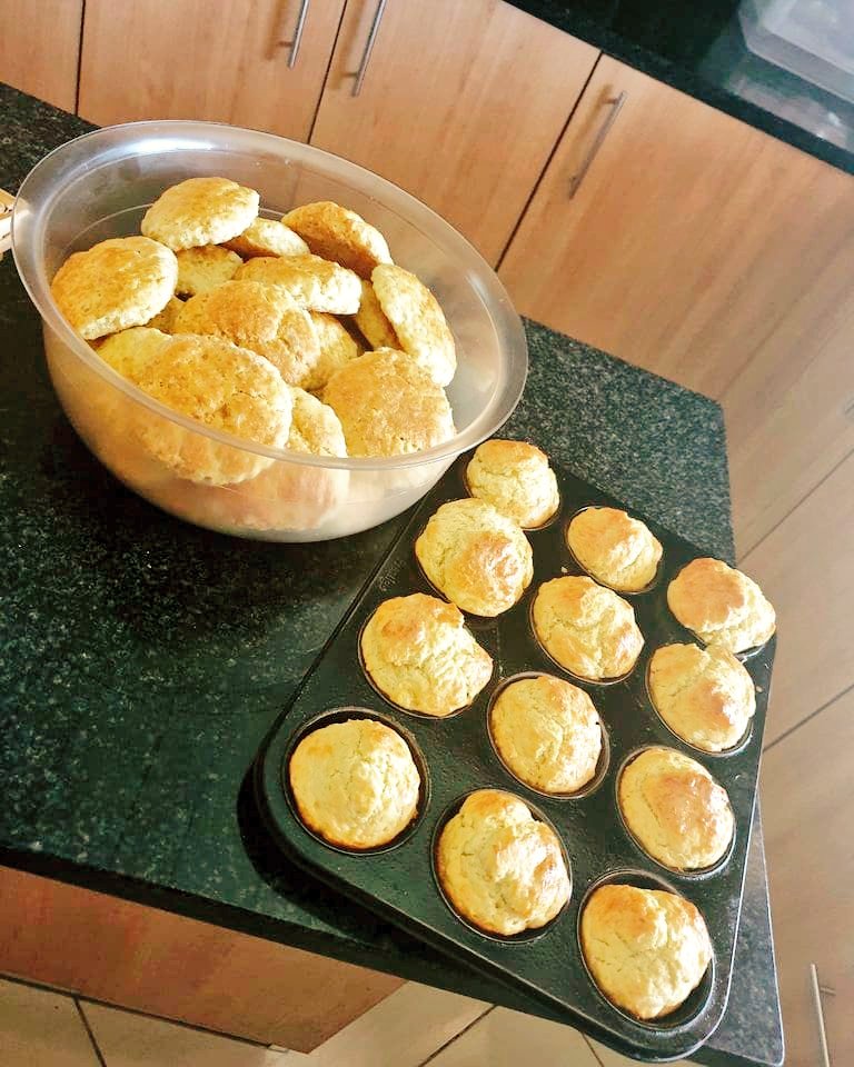 Mbalee__Omuhle's tweet photo. @OLX_ZA My mom taught me how to bake so I guess it's safe to say I am now a pro π #LiveMoreWithOLX https://t.co/mSJkoKMX2i