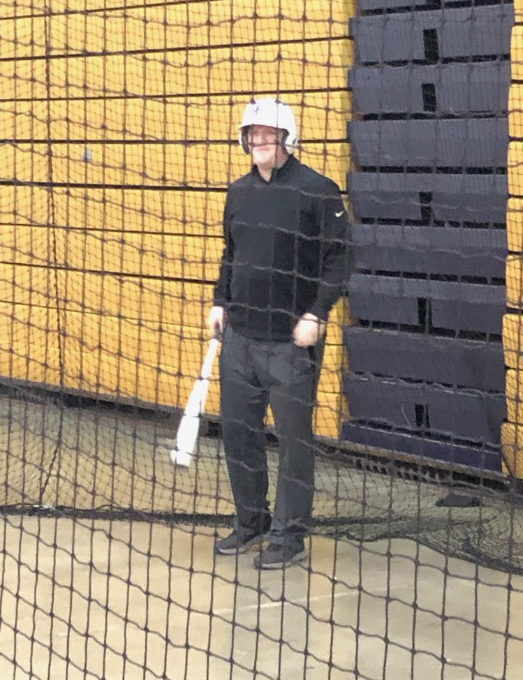MaleHighBBall's tweet photo. The Big Dawg is ready for some Baseball, and he’s never afraid to get his hands dirty 😎
#LaFamilia #DemDawgs #BaseballFlow #HeDoesItAll #ThatsOurCoach https://t.co/5IWOmYU0gR