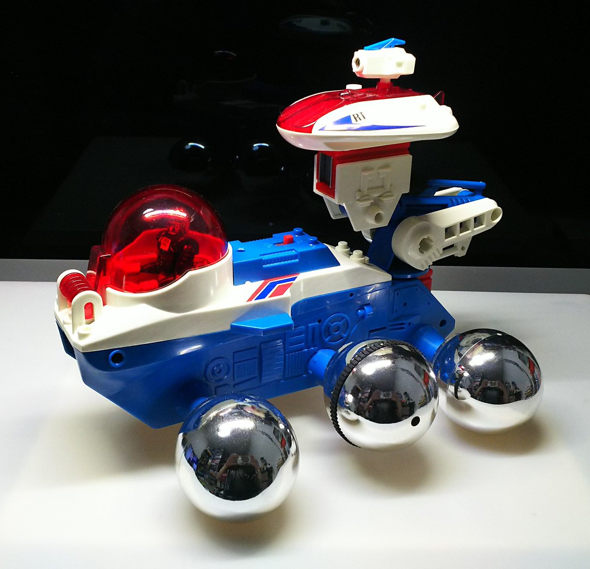 80年代、この頃のミクロマンはブラックタイガーのギミック同様迷走して