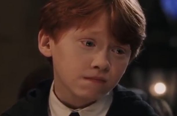 artstylws's tweet photo. as carinhas do ron depois do malfoy ter colocado ele como inferior por ser um weasley, isso dói tanto em vocês quanto dói em mim? https://t.co/lNrkqvEfG3