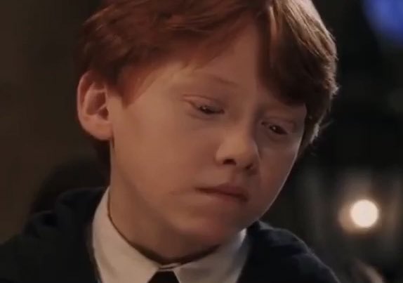 artstylws's tweet photo. as carinhas do ron depois do malfoy ter colocado ele como inferior por ser um weasley, isso dói tanto em vocês quanto dói em mim? https://t.co/lNrkqvEfG3