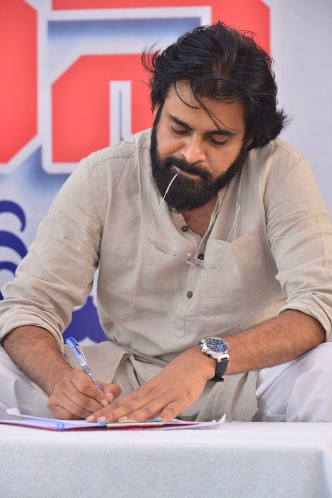 PSPKHolics's tweet photo. Trend Alert 📢📢
Topic: JanaSenani Interview
Time: " 6:30 PM "
Date: (1 AUG 2020) Saturday
Stay Tune @SenaVoice for Tag
Spread the word!!
#JSPWeekEndTrends https://t.co/uDOQ3Eo4hu