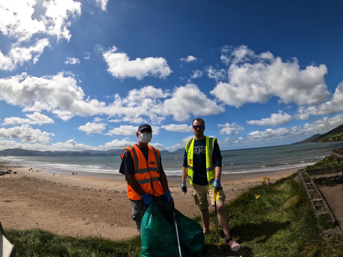 TidyAg's tweet photo. At Inch Beach our eagle-eyed and covid compliant litter pickers spotted this rubbish !! So, off they picked, courtesy of KWD equipment
#annascaultidytownsactiongroup #tidyAG #annascaultidytownsAG #findabin #guerillalitterpick #inchbeach #wildatlanticway #Annascaul #ciarraiabu https://t.co/t3WrLdqH0Y